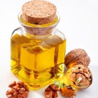 Помощник для сухой кожи косметика и масло грецкого ореха