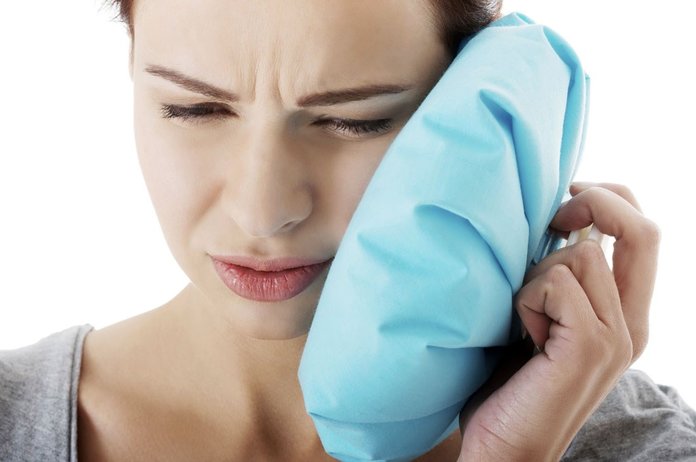 Устранение ушной боли с помощью компресса